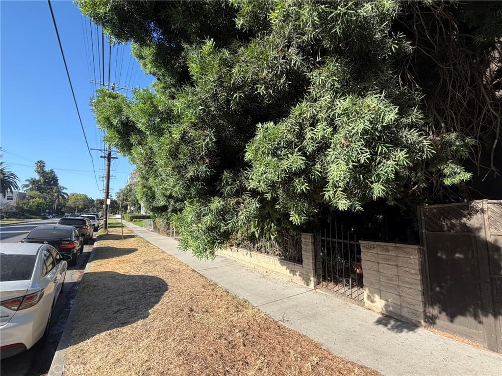 5123 Cahuenga Boulevard