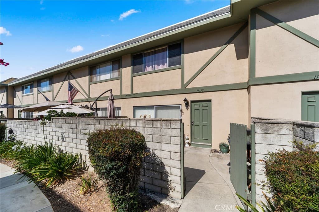 1115 W Francis F