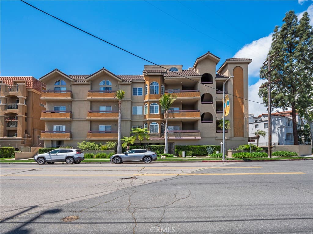 4301 Fulton Avenue 303