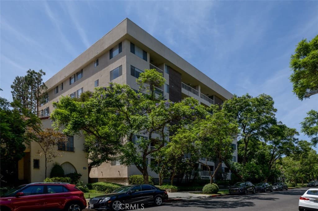 441 N Oakhurst 604