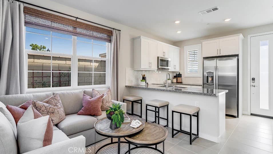 2678 E Lincoln Paseo