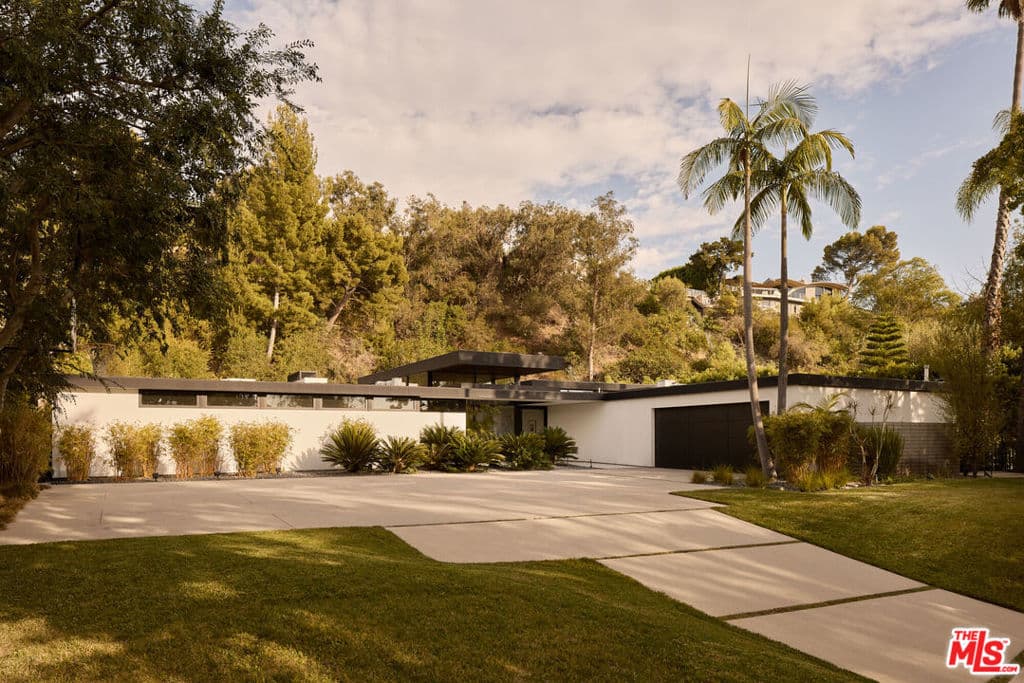 570 Evelyn Place