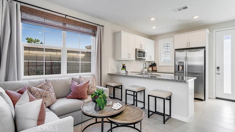 2666 E Lincoln Paseo