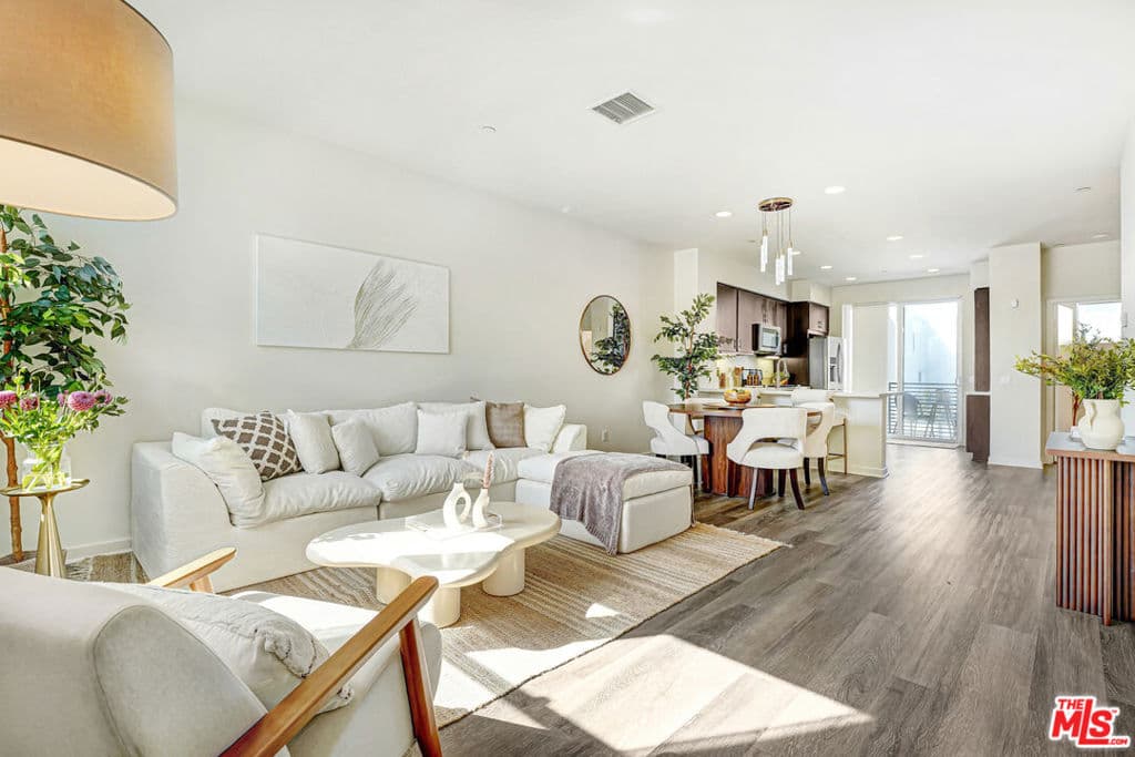 3945 Eagle Rock Boulevard 50