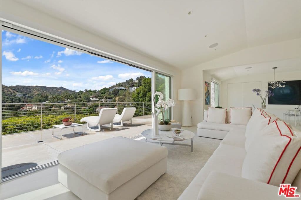 9422 Readcrest Drive