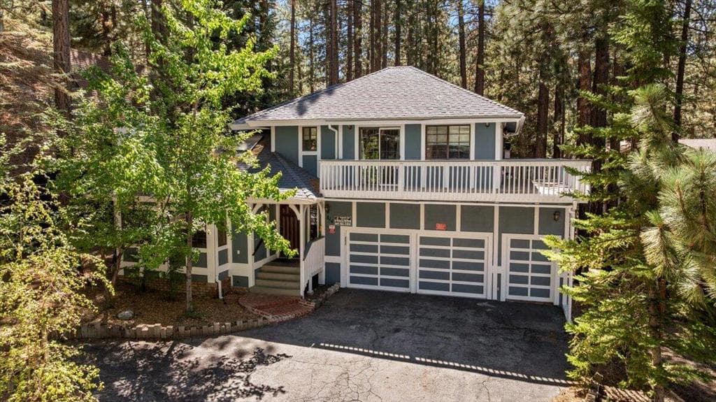 814 Crestwood Drive