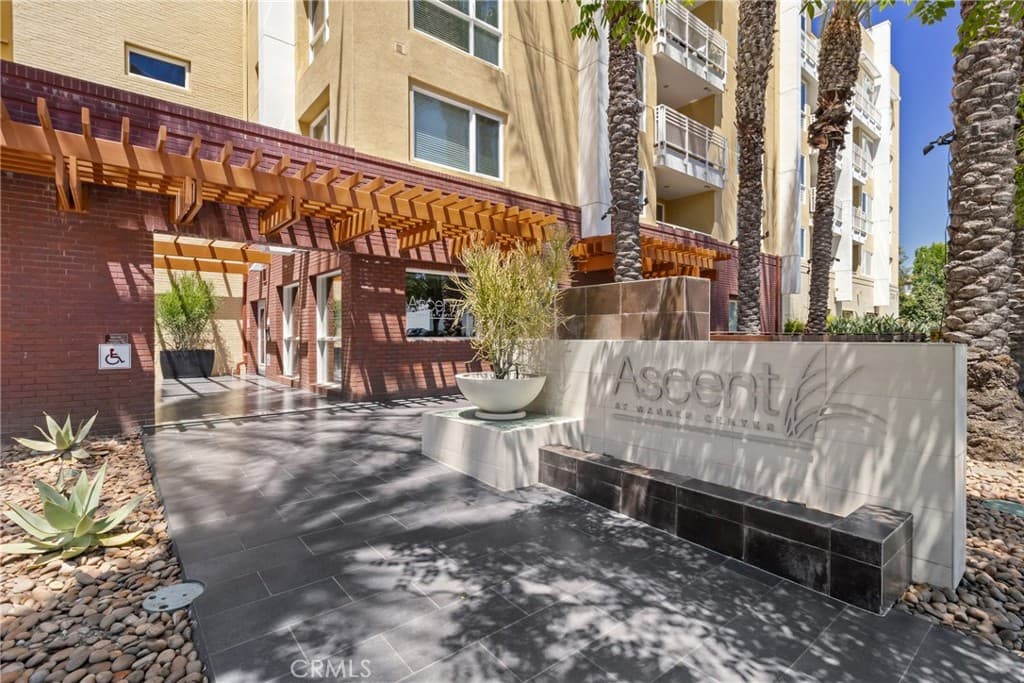 21301 Erwin Street 511