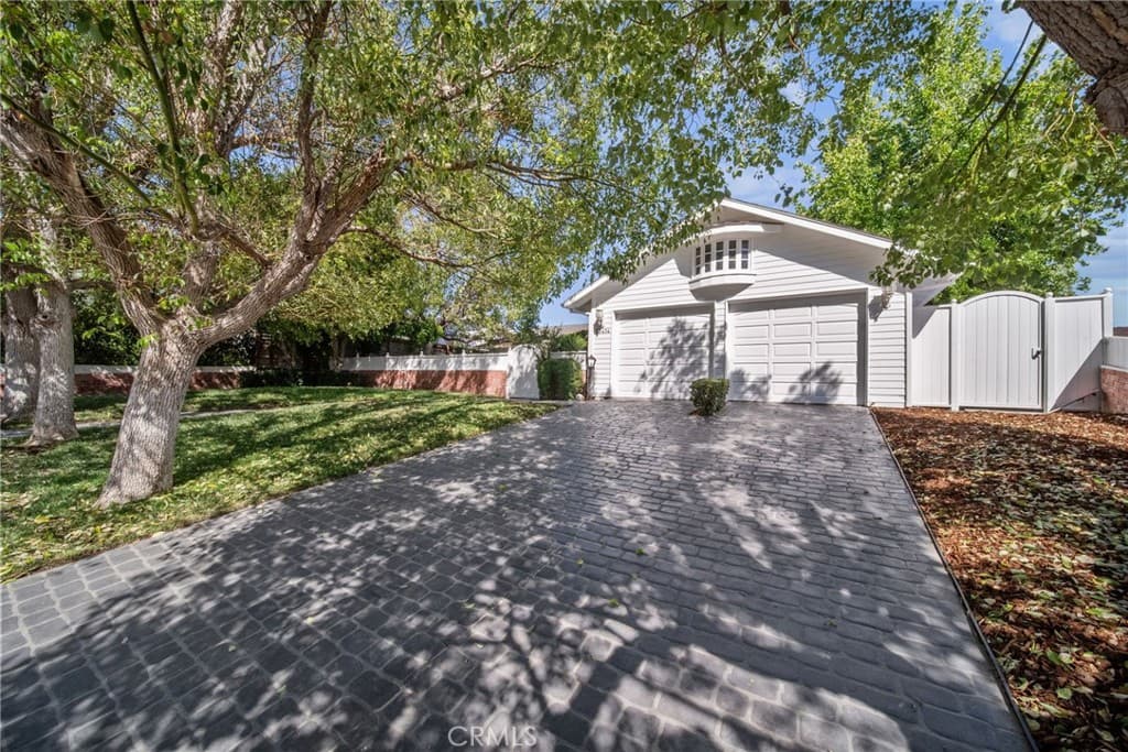 23414 Balmoral