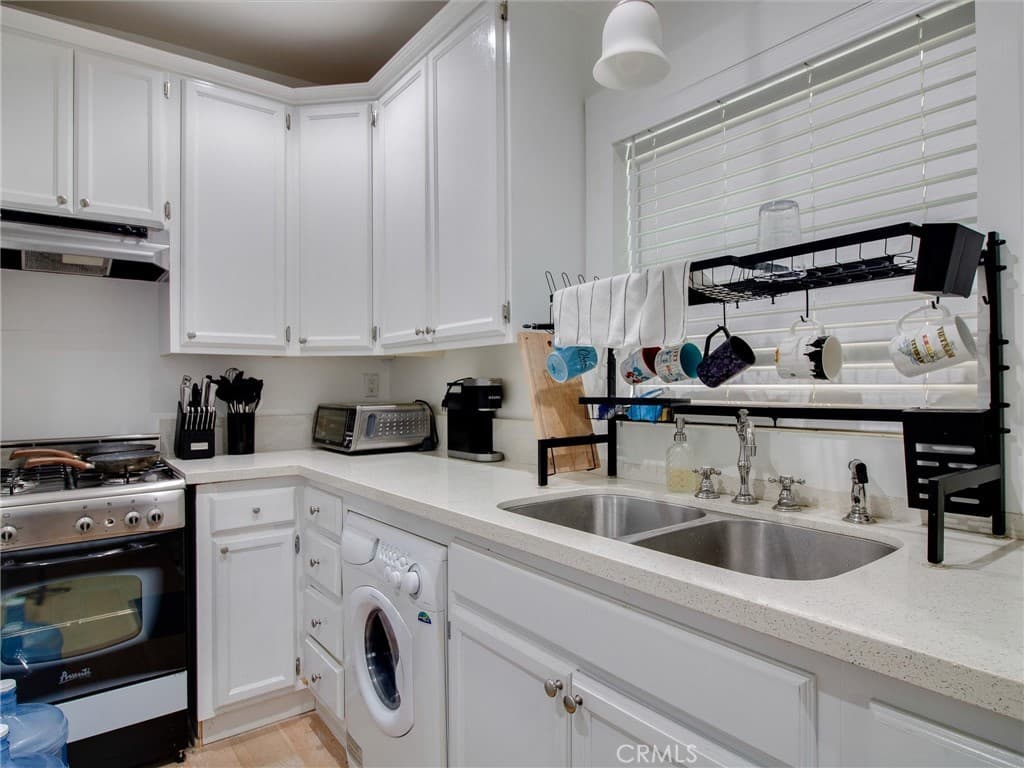 323 W 4th. Unit 101 101