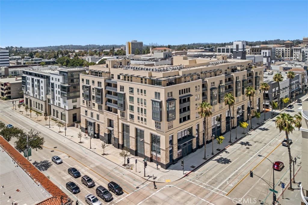 39 S Los Robles Avenue 6020