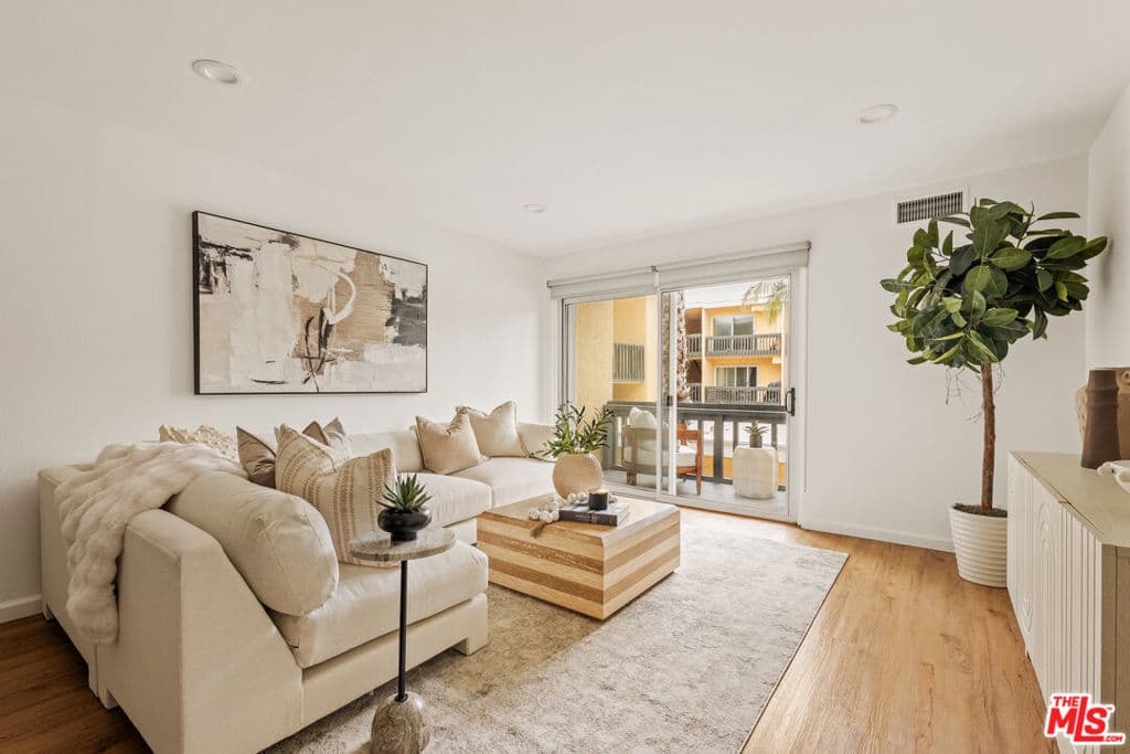 770 W Imperial Avenue 32