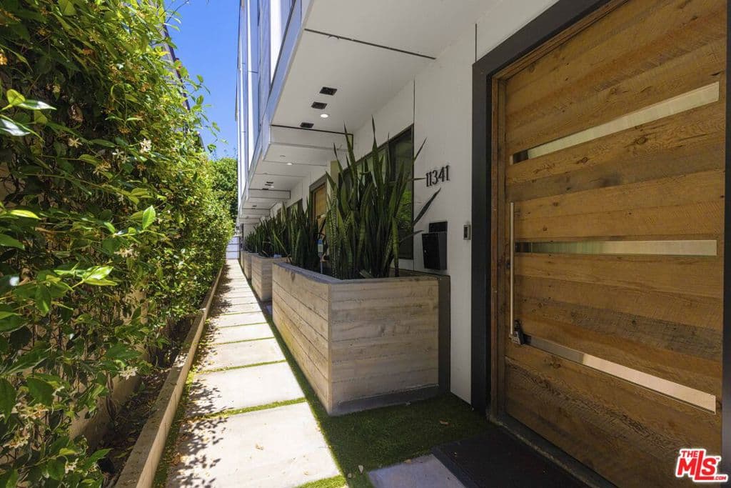 11341 Pearl Street