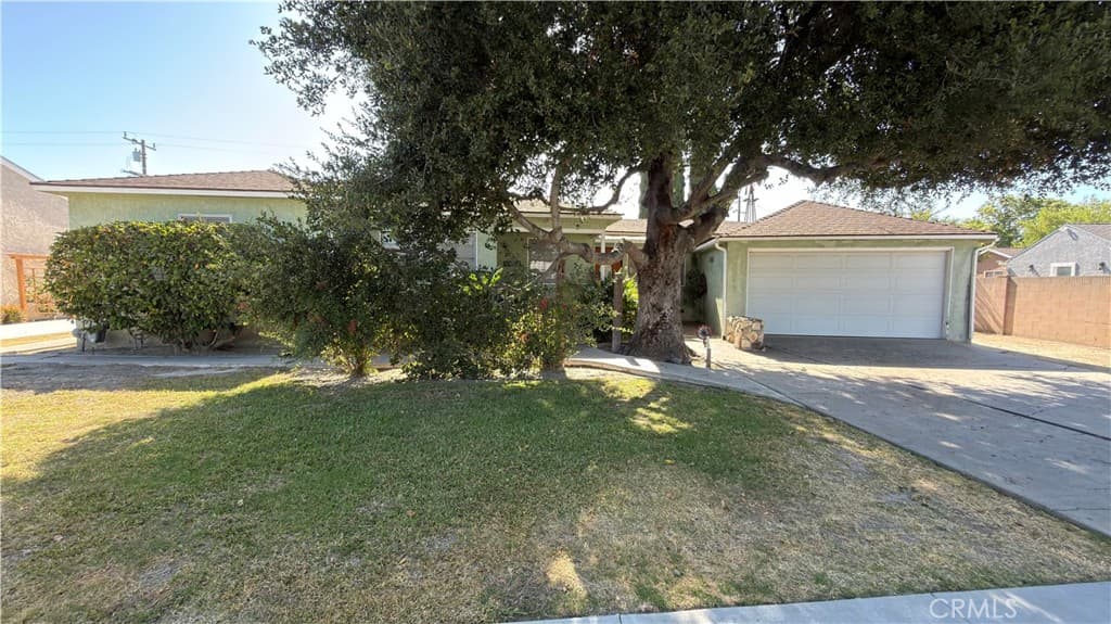 5834 Coldbrook
