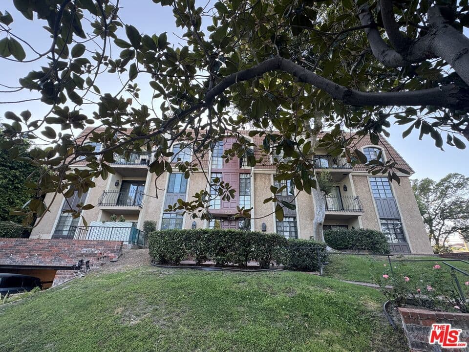 801 S Plymouth Boulevard 302