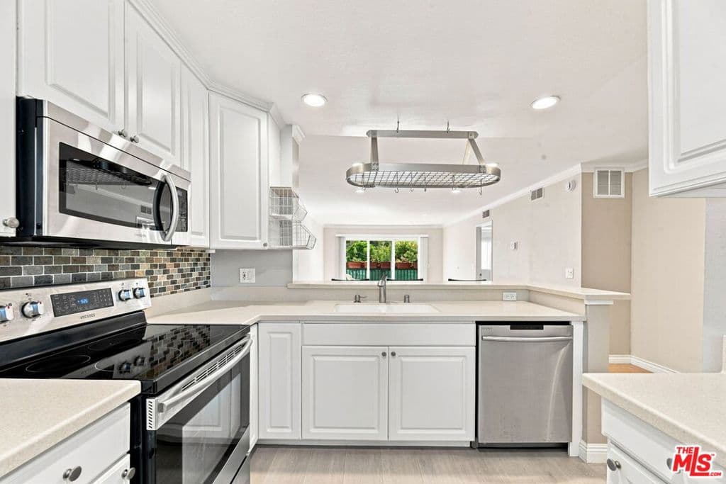 2940 N Verdugo Road 213