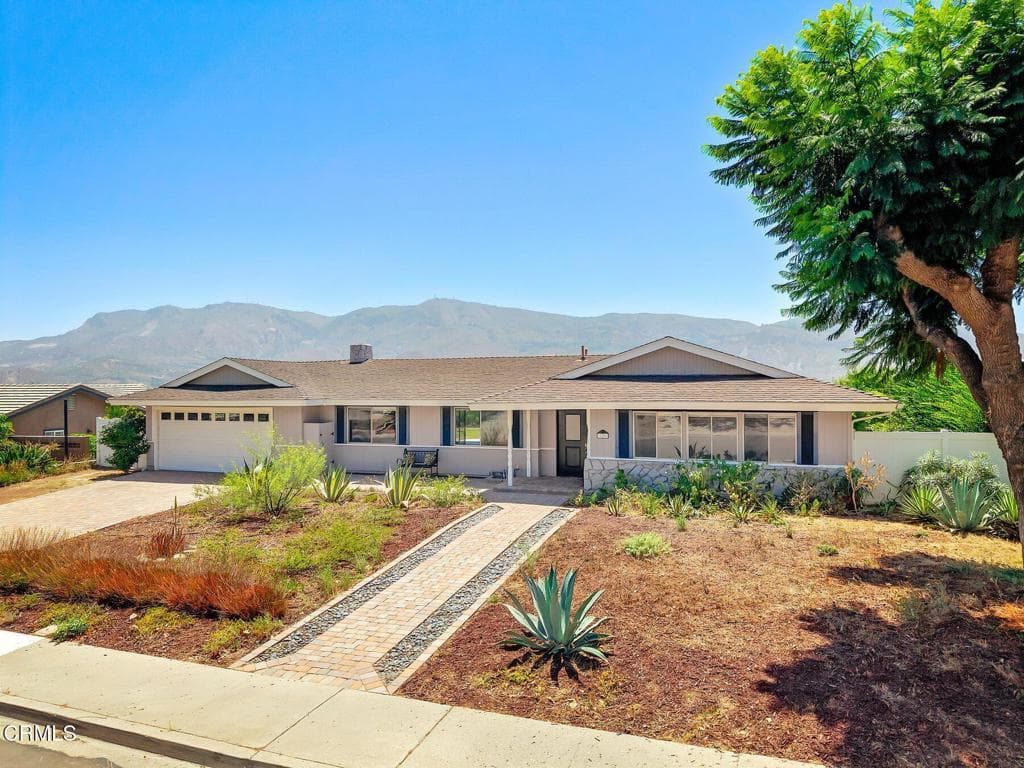 438 E View Drive