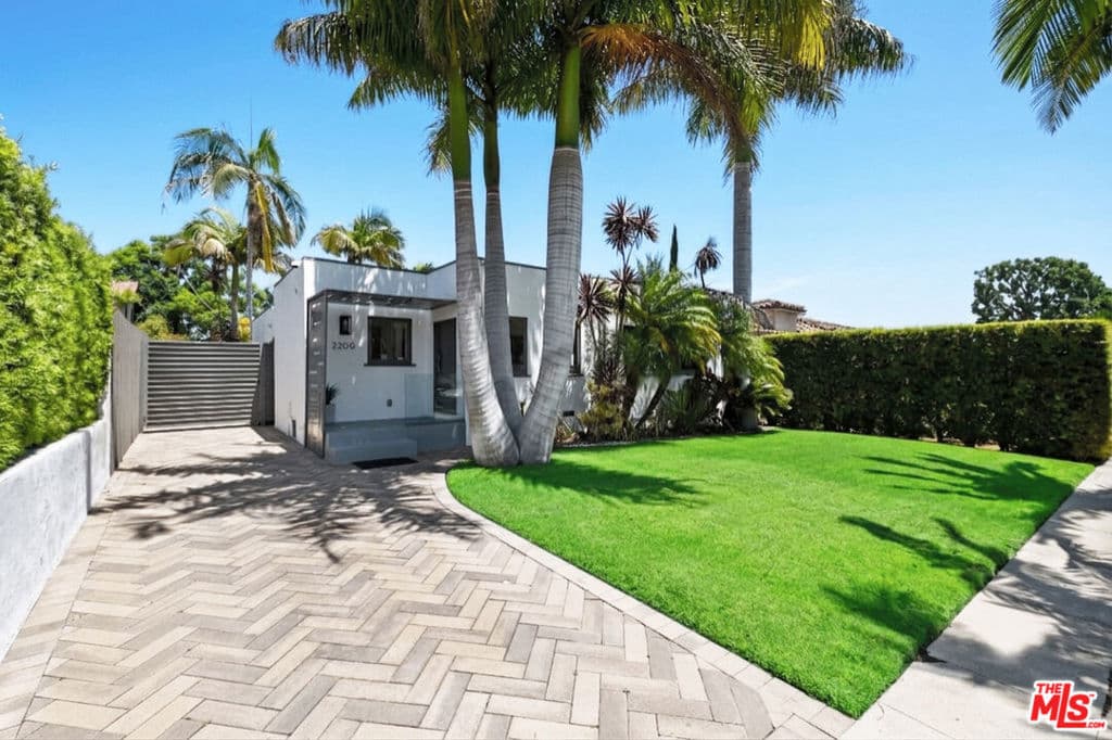 2206 Manning Avenue