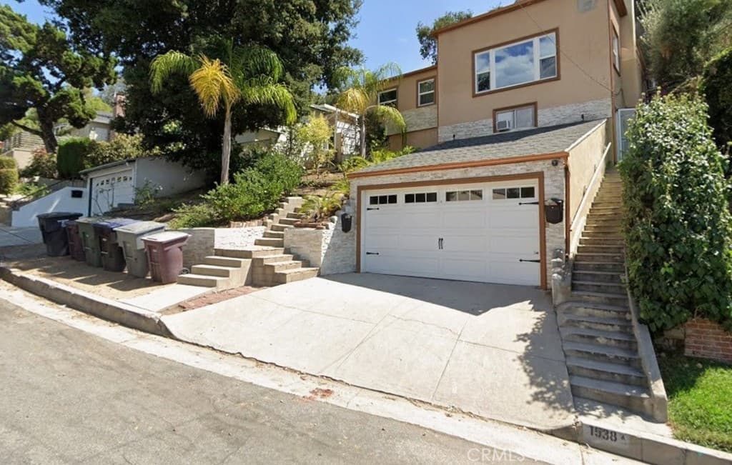 1538 E Maple