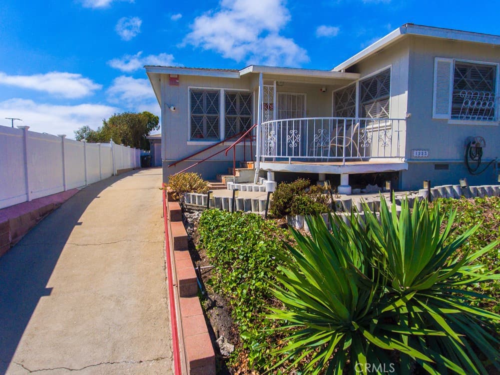 1223 W Elberon