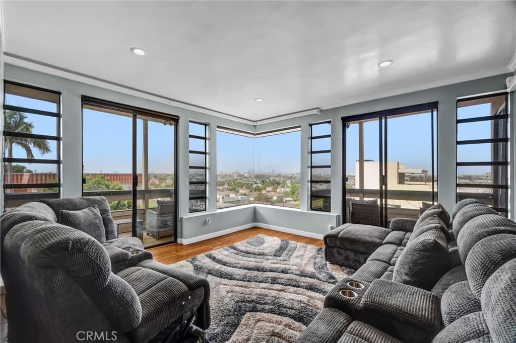 2575 E 19th Street 36