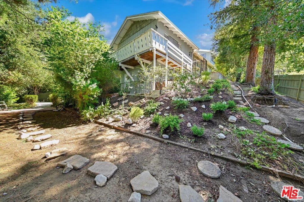4947 Serrania Avenue