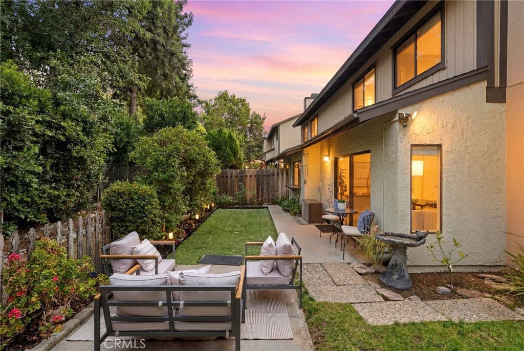 10831 Roycroft 27