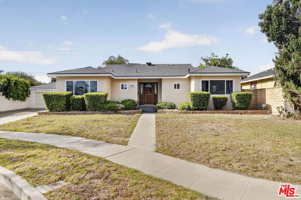 15909 Vintage Street