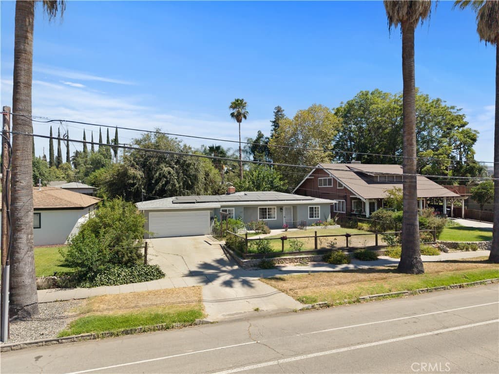 907 W Olive Avenue