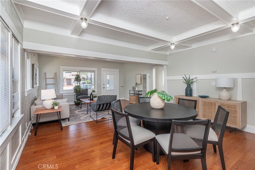 1458 W 49th