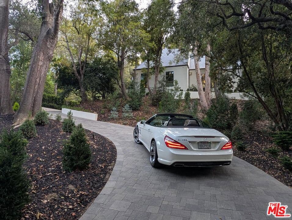 943 Moraga Drive