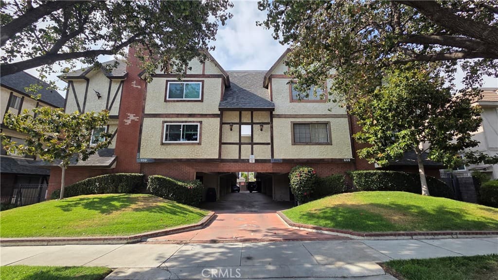 659 Alexander Street 5