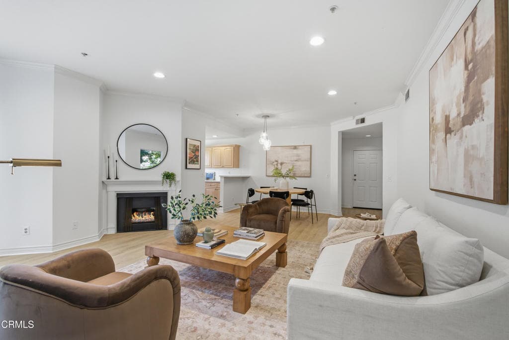450 W Dryden Street 106