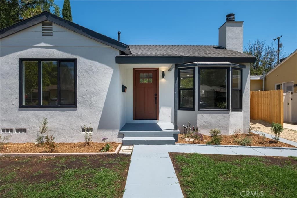 7012 Balcom Ave. Avenue