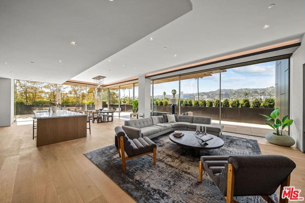 8899 Beverly Boulevard 4A