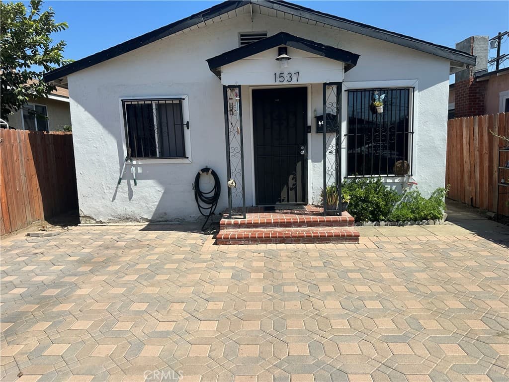 1537 W 60th