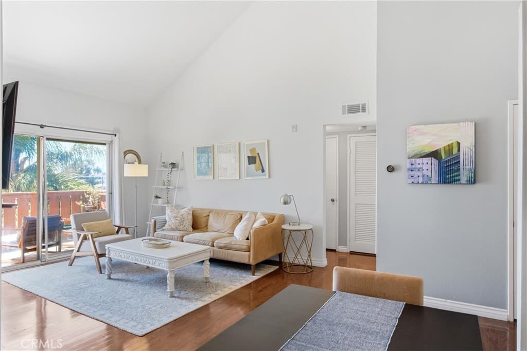 384 Redondo 401