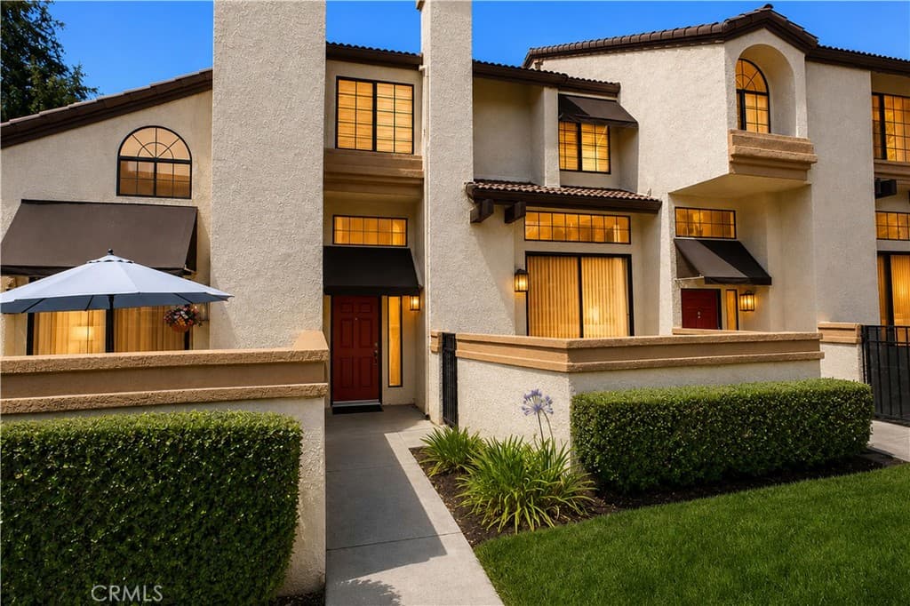 24 Rock Cliff Place