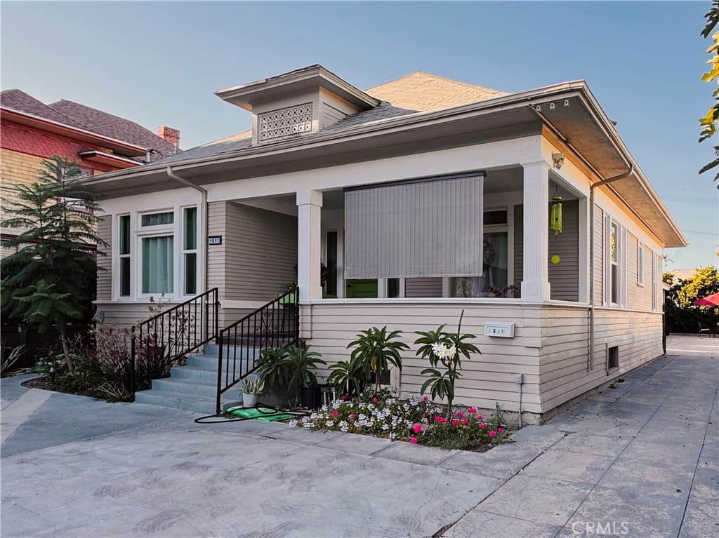 1011 W 20th