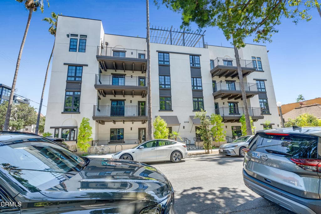 139 S Oak Knoll Avenue 303