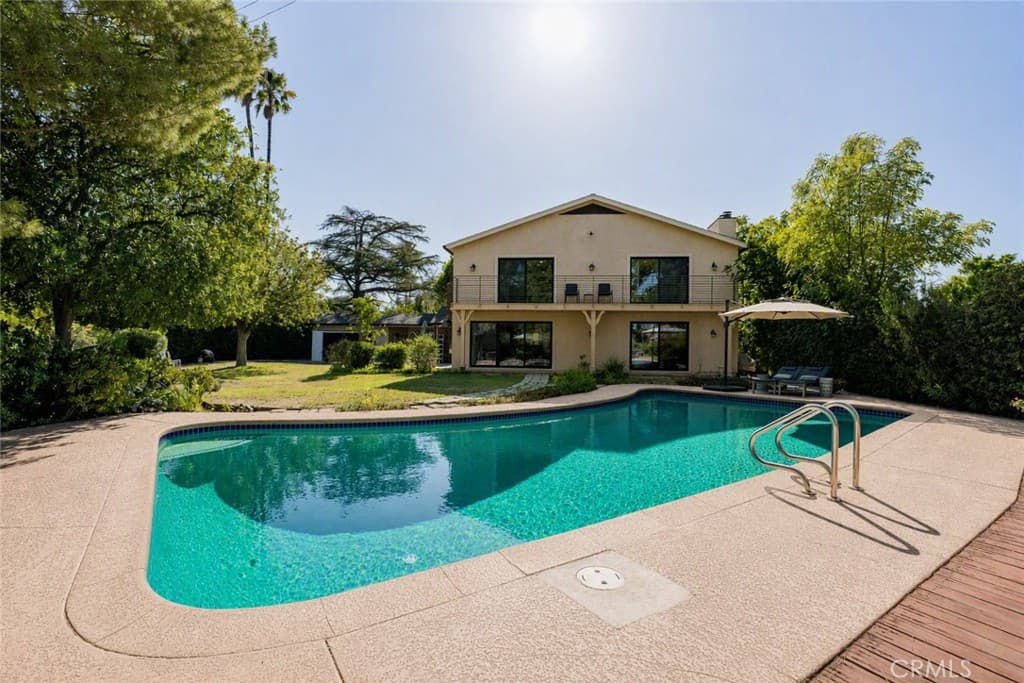 5950 Winnetka