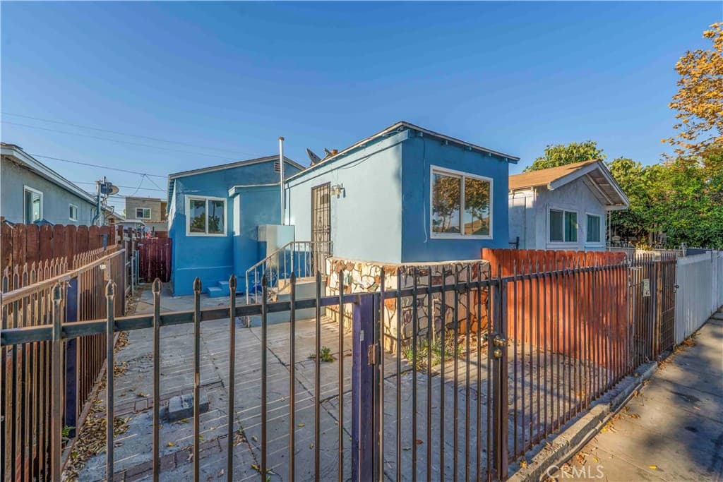 6121 E Olympic