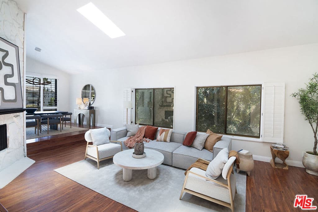 1434 Greenfield Avenue 303