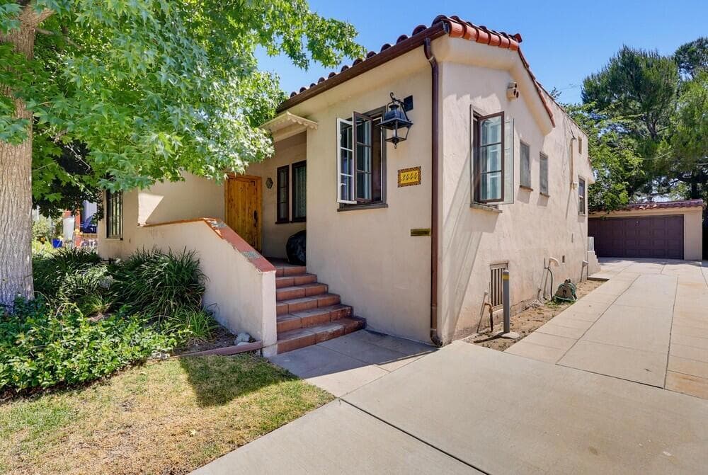 3444 Las Palmas Avenue