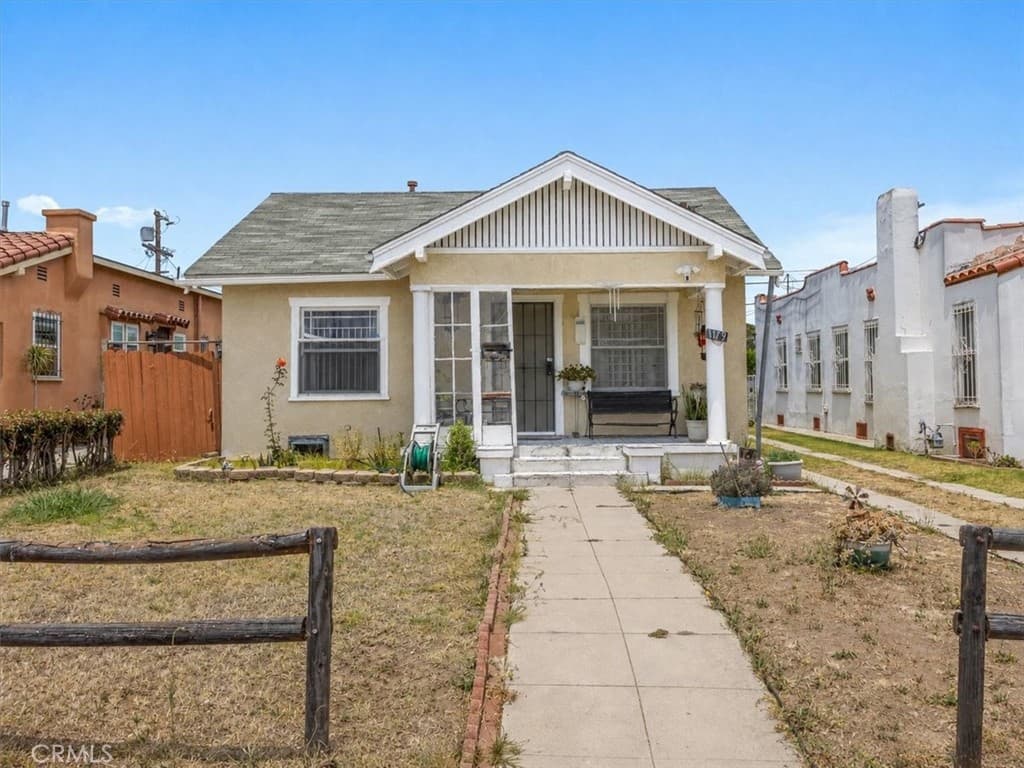 1119 W 84th Place