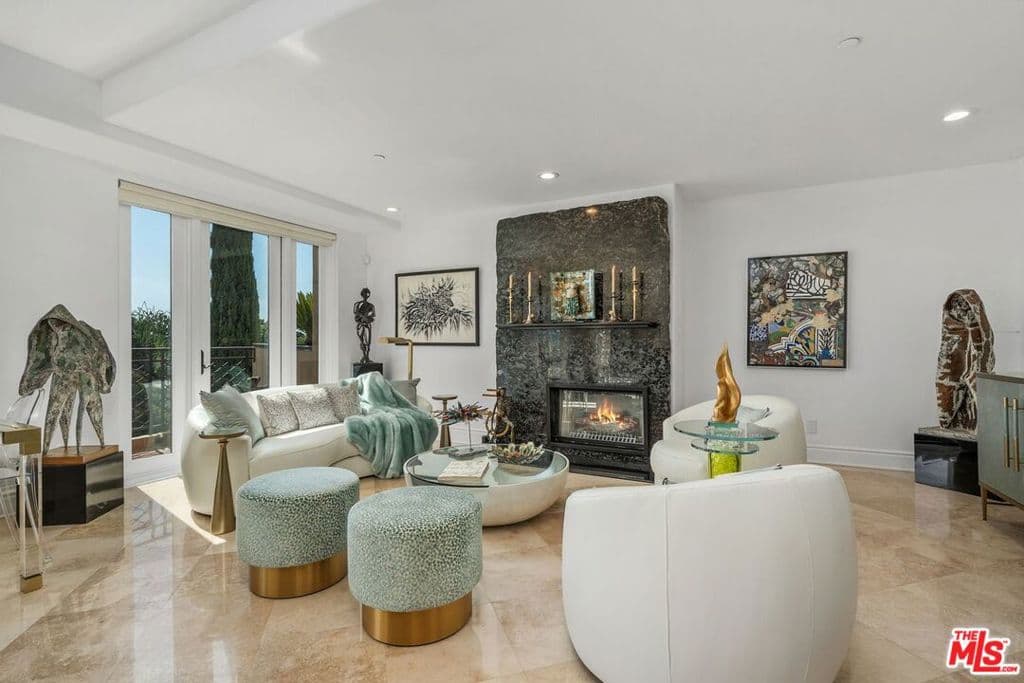 137 S Spalding Drive 401