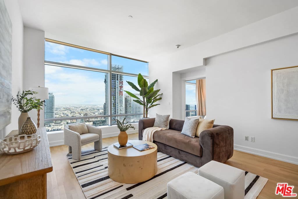 900 W OLYMPIC Boulevard 37E