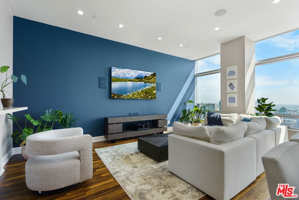 900 W Olympic Boulevard 32G