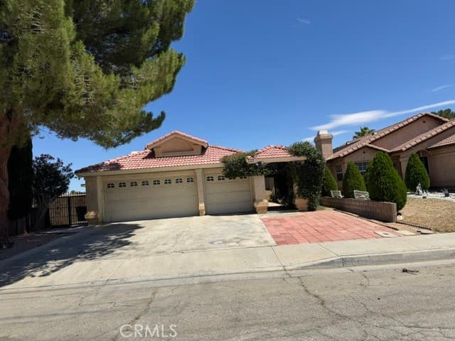 733 E Avenue J12