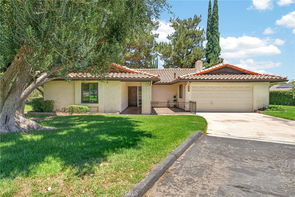 1410 Bella Vista