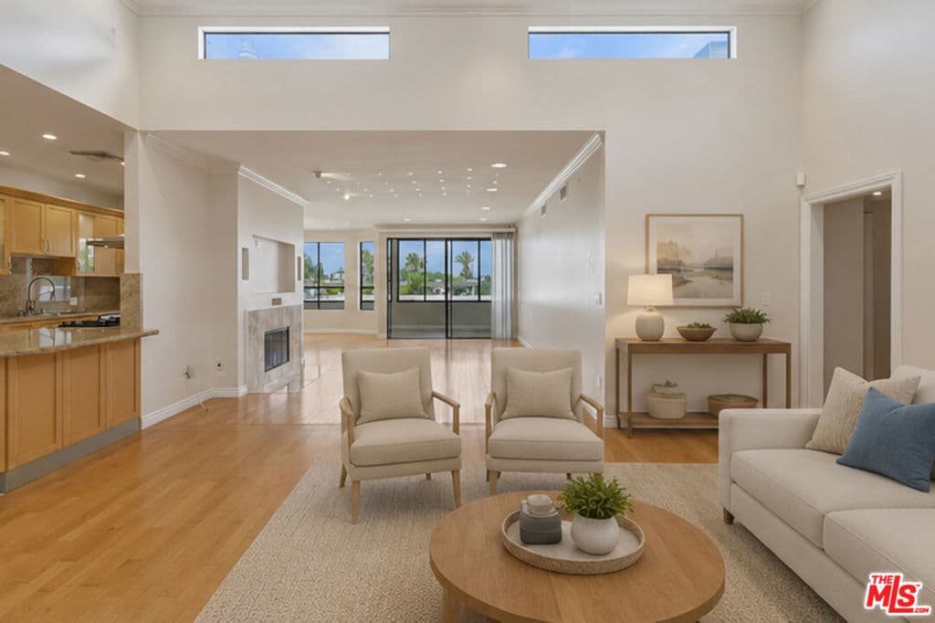 4443 Ventura Canyon Avenue 304